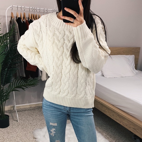 ๐ Ivory Chunky Knit Sweater - Picture 2 of 8